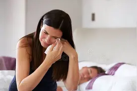 坚守婚姻，没有打不败的男人，搞不定的小绿图片