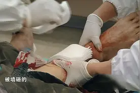 退伍军人父亲被砸断双腿：老板选择跑路、医院不给钱不做手术！图片