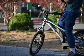 童车怎么选？安全排第一：酷骑F3 碟刹儿童自行车测评图片