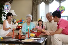 年轻人热衷于过生日，而老年人抵触做寿，为什么？原因可以理解图片