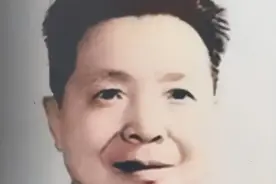 他是兵团政委，本可授上将却错过了，后任五省书记，两大军区政委图片