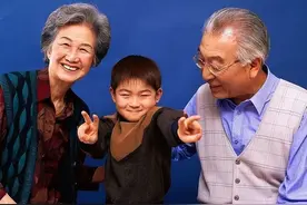 为何孩子越大，越不喜欢跟奶奶亲近？心理学家这样解释，很有道理图片