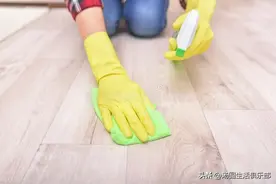 擦地面，用清水比不擦还脏？保洁阿姨教你，用过的人都夸方法好图片