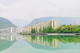 十八线小县城：你的怪象我永远不懂图片