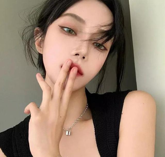 高级绿茶女什么意思啊,高段位绿茶撩汉的手段