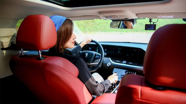 春节购车花小钱办大事，一汽奔腾B70是你最值得的明智之选