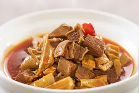 炖牛肉时，牢记“4放2不放”，牛肉软烂入味不塞牙，不腥也不柴图片