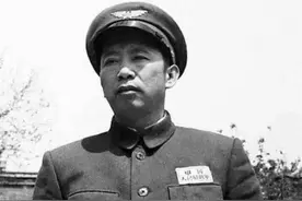 秘书提醒周总理，刘亚楼病危是否去看望，总理：我不会再去看他了图片