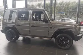 奔驰目前价格最便宜的越野车，2022款奔驰G500，落地总价近300万图片