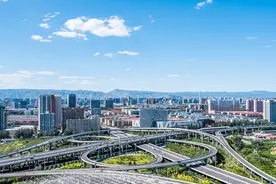 中国最长的省份，跨越3个时区与8省相邻，从东至西开车需56个小时图片