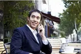 南京班会：有钱人想逃单竟假装上厕所，老板一句话让人笑掉大牙！图片