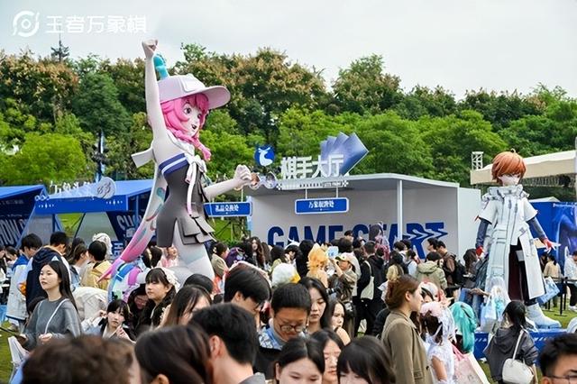 王者第十年，万象棋组了个可躺玩的策略爽局