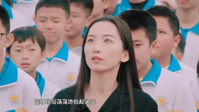 95后女生去百所学校大方谈月经