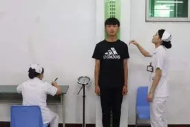 初中生“标准身高表”，多数学生达不到要求，快来看看你达标了吗图片