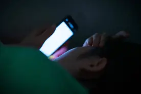 女子在陌生男子朋友圈看到惊悚一幕，紧急报警！深圳法院判了图片