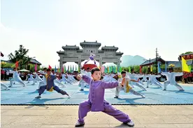 国际旅游城市市长论坛嘉宾走进登封：“少林功夫，真中”图片