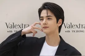 韩国男团THE BOYZ成员金泳勋出席万莱斯特VALEXTRA品牌活动图片