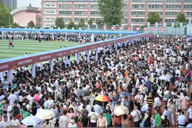 贵阳贵安中考招生现场咨询会举行 吸引10万余名家长和学生参加图片