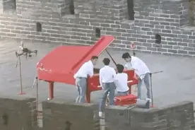 肖战王源陈伟霆张艺兴被拍合体排练，疑似为七一节目做准备图片