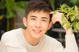 女生说好冷是真的冷吗，男生听了，怎么幽默回复图片