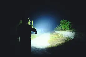你用过最大功率超过600W的手电么，雷明兔TIGER超级钢炮开箱体验图片