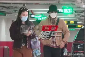 段奕宏带日本妻子逛街，买一袋子奢侈品，二人相恋20年没有孩子图片