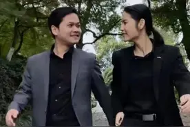 90后广西姑娘模仿老公走红，被称为最酷老婆，其实她是个女神图片