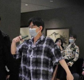 一天内8个瓜！两对cp结婚、两位去世，人类的悲喜并不相通