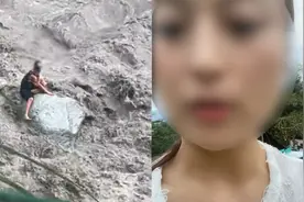 父亲山洪中紧抱儿子被冲走 拍摄者发声也很想去救却无能为力图片