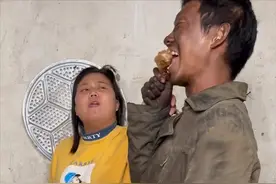 杰哥和胖妞：农民工做苦力养家，因宠爱妻儿走红，却被质疑摆拍图片