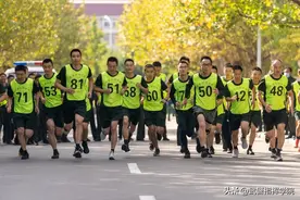 激情！一组高清大图，带你感受军事体育运动会的精彩瞬间！图片