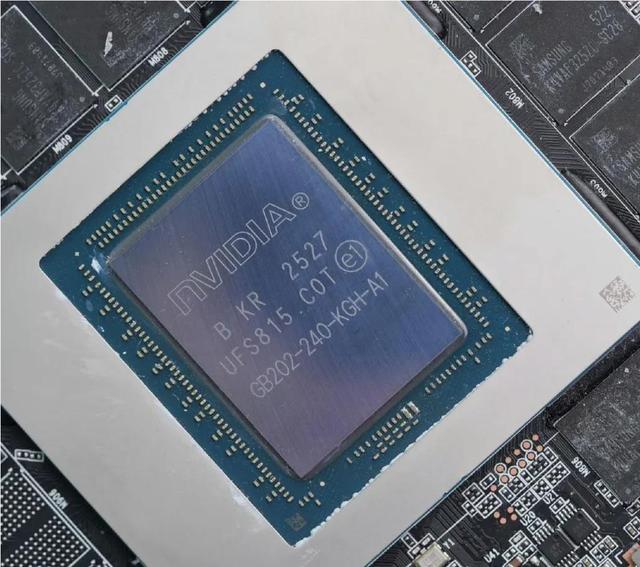 硬件缩水定价不变，新版RTX5090D显卡发售