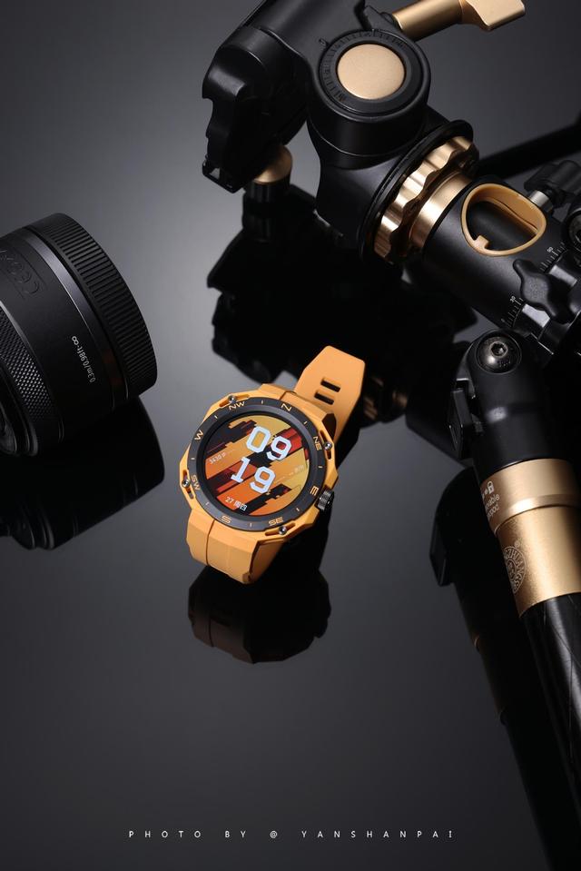 �ܴ�һ���̫���ģ���Ϊ�׿�ɻ����������ֱ�WATCH GT Cyber����