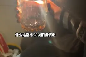 女孩被恋爱四年考上公务员男友分手，网友：他在努力，你在哭泣图片