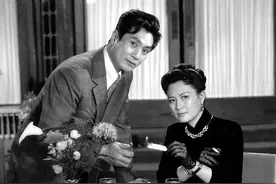 80年代谍战片《蓝色档案》，扑朔迷离，充满悬疑，向梅梁波罗主演图片