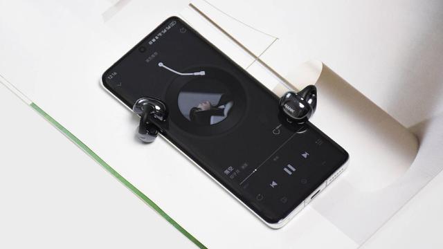 南卡Ultra：U型耳夹式设计，无感佩戴畅享好声音