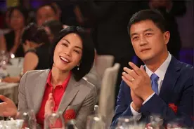 王菲谢霆锋同居，怀拥娇妻的李亚鹏点赞，是真诚祝福还是心有不甘图片