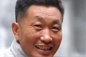 国家一级演员杜源：结婚42年零绯闻，看到他的妻子是谁就明白了图片