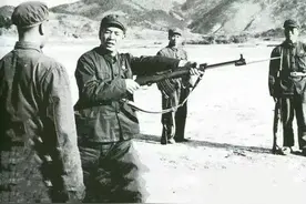 扛旗手，传令兵，司号员，机枪手，多年后都有人当了大军区司令图片
