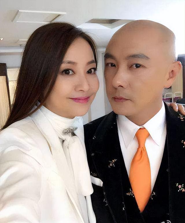 张卫健老婆谁大,张卫健妻子晒近况!
