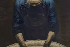 川美原院长罗中立，一幅油画《春蚕》拍出了4370万元的天价，牛逼图片