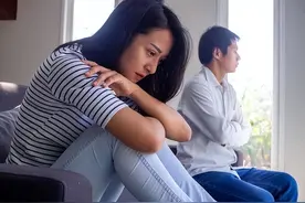 分析100个“婚外情”案例发现，50岁以后出轨的女人，都有共性图片