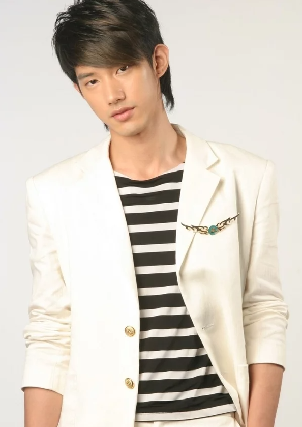 吴建飞：曾是周杰伦师弟，还是铠甲勇士男主，当爸后38岁还是很帅