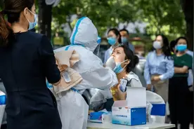郑州大学破防，一女学生私自离校约会男友，核酸呈阳性被立案调查图片