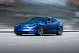 靠谱吗？绕地球8圈！特斯拉电动车的电池容量仅衰减12%图片