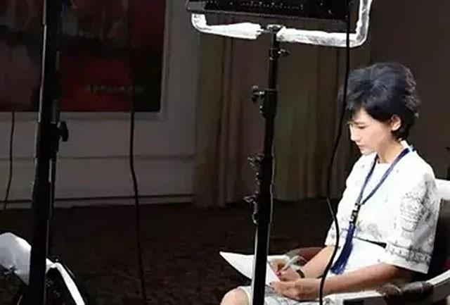 吴小莉：从“港漂”到华人女性杰出代表，缘何嫁大自己25岁老公？