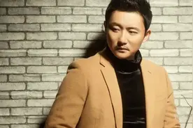 知名男演员40岁公开征婚，圈外妻子曝光后，网友惊叹“你竟是这样的涂松岩”图片