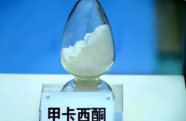 农民夫妻生活拮据，家中却藏有八千万现金，警察揭露他们的真面目