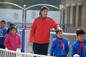 16岁女姚明身高长到2米27，正式超越姚明！骨龄测试：能长到2米32图片