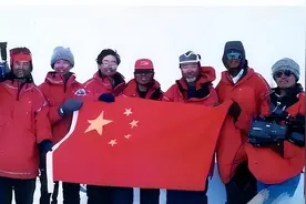 64岁的毕福剑重现镜头前，被人直呼认不出，他的前半生经历了什么图片